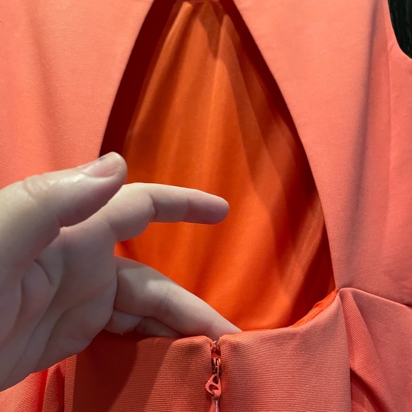 A open back sleeveless Bebe dress - Picture 4 of 6